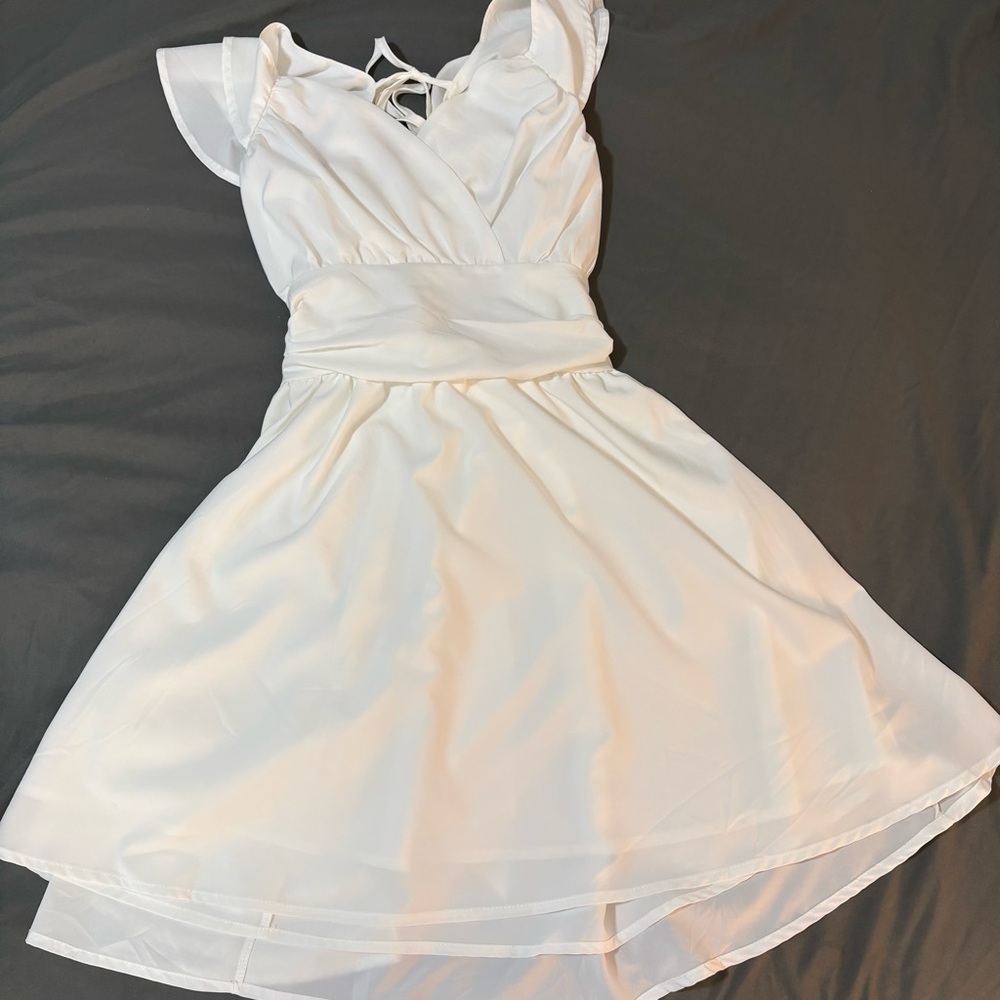 Elegant White Sleeveless Dress